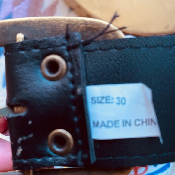 EUC - Women’s Belt Size 30, with nice design and brass buckle - Picture 2 of 4